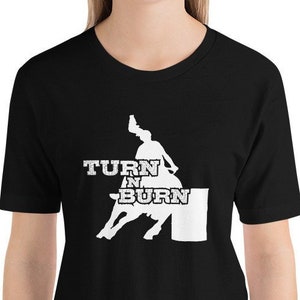 バレル レーシング T シャツ | ラブ ホース 馬術レーサー | カウガール クリスマス ギフト ショー T シャツ | カウガール 3 バレル ロデオ イベント T シャツ |