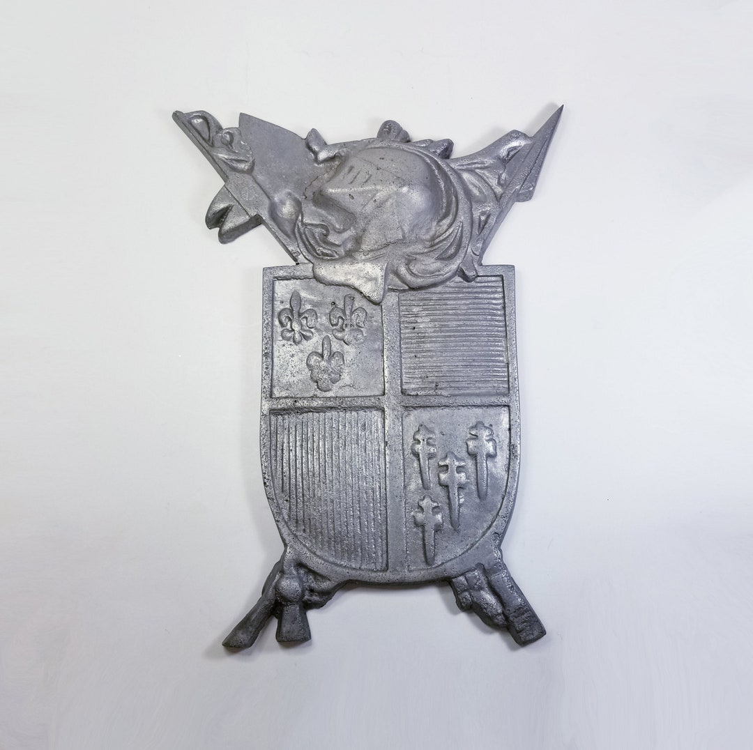Vintage Medieval Metal Coat of Arms Shield Wall Hanging Plaque-metal