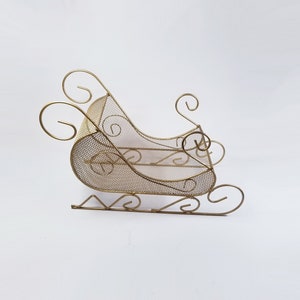 Vintage Santa&#39;s gold mesh medium sleigh-metal sled floral arrangement holder-Christmas decoration holder-sleigh decoration