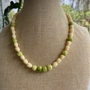 Beautiful Pikake and Variegated Bud 18 1/2” Lei