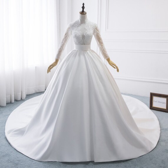 lace wedding dress no sleeves