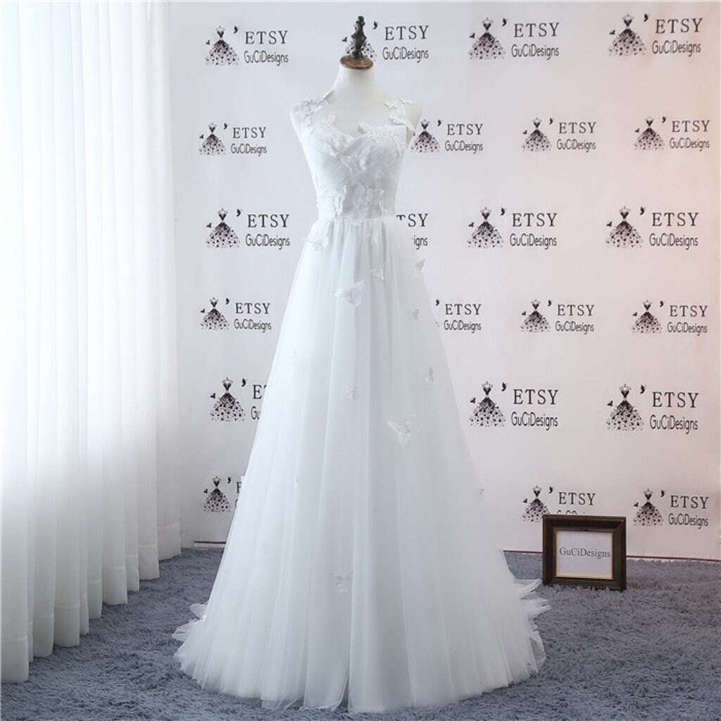 simple vintage lace wedding dress