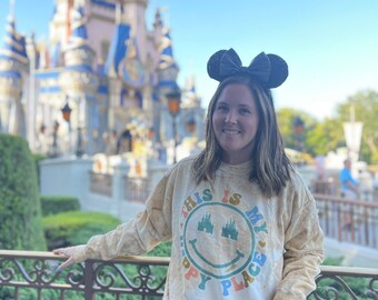 C’est mon Happy Place Crew Neck