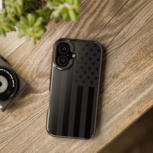 Schwarze amerikanische Flagge Flagge Cover - Magnetische Tough Case für iPhone 13 14 15 16 Pro Max Plus mit MagSafe-Kompatibilität und Fallschutz