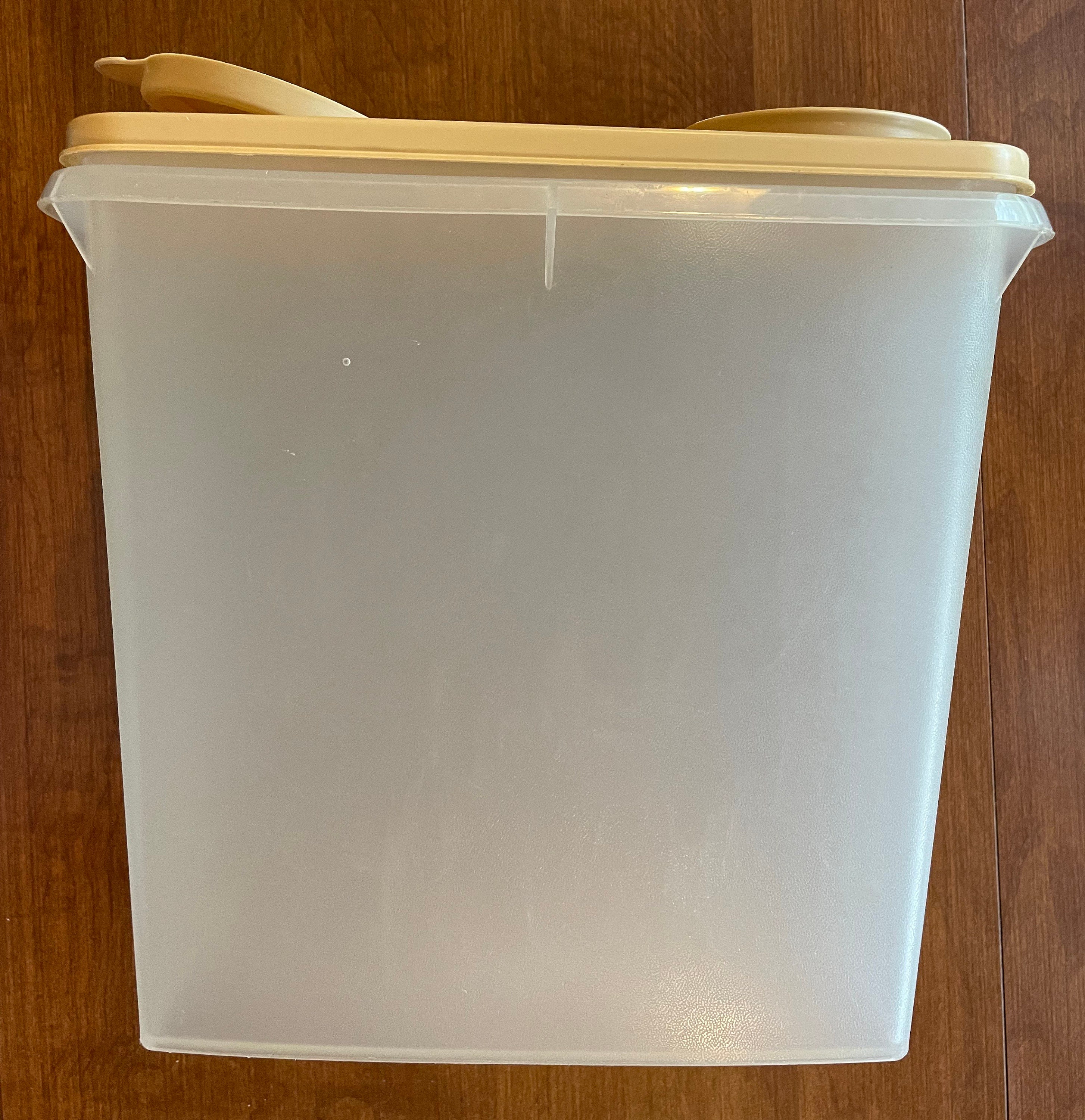 Tupperware Cereal Pour Container. 8 1/2”x4”x8”. Rochester wa for