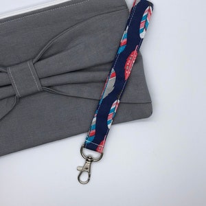 Llave Wrist Lanyard, Llavero Cadena, Llavero de Tela, Llaveros de Coche Lindo, Accesorio Llave Chica, Regalos para Adolescentes, Dulces 16 Regalos- Plumas De la Marina