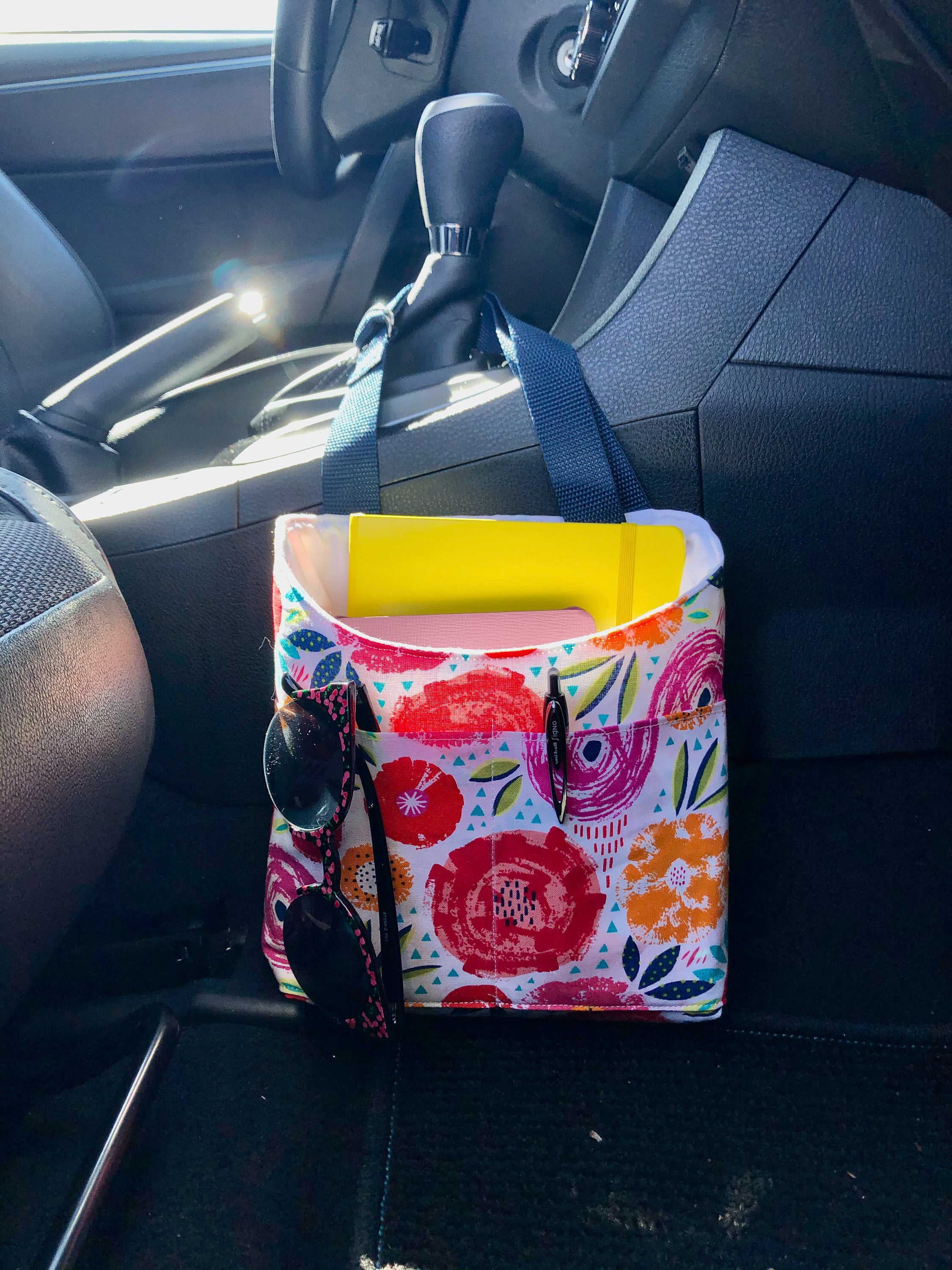  MCHIVER Dark Floral Car Trash Can Hanging Garbage Bags Leak  Proof Organizer Dustbin Vehicle Foldable Trash Bin Container Waste Basket  Car Accessories for Frontseat Backseat Headrest 8.66x8.66x5.9in : Automotive