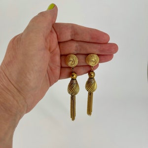 vintage . 1980s MONET TASSEL CHAIN earrings . long gold earrings . blingy swingy swanky posh . material girl . rock star . new wave glam image 7