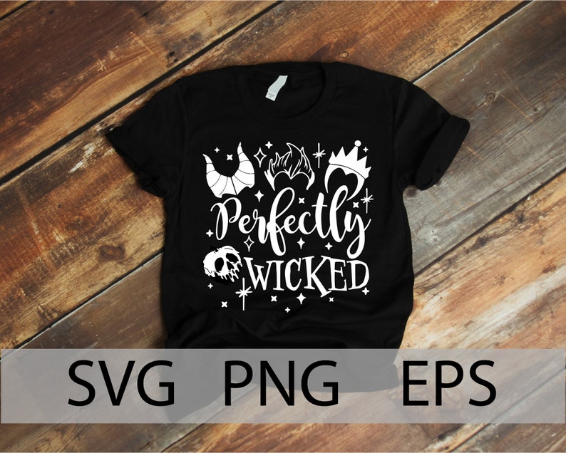 K&ouml;nnte beinhalten: Schwarzes T-Shirt mit einem wei&szlig;en Design, das eine Krone, H&ouml;rner und einen Sch&auml;del mit dem Text "Perfectly Wicked" zeigt.