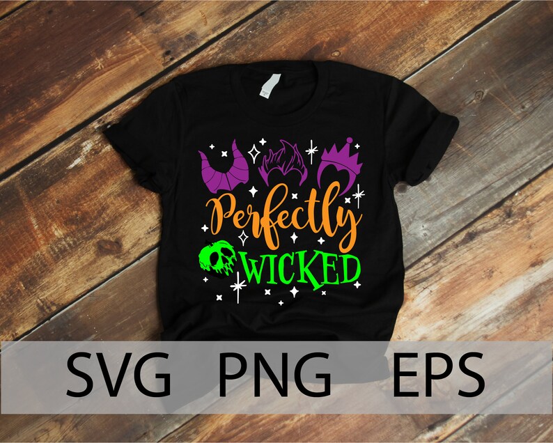 K&ouml;nnte beinhalten: Schwarzes T-Shirt mit einem wei&szlig;en Grafikdesign, auf dem "Perfectly Wicked" steht, sowie Bilder von drei Disney-Schurken. Die Schurken sind Maleficent, Ursula und Cruella de Vil.