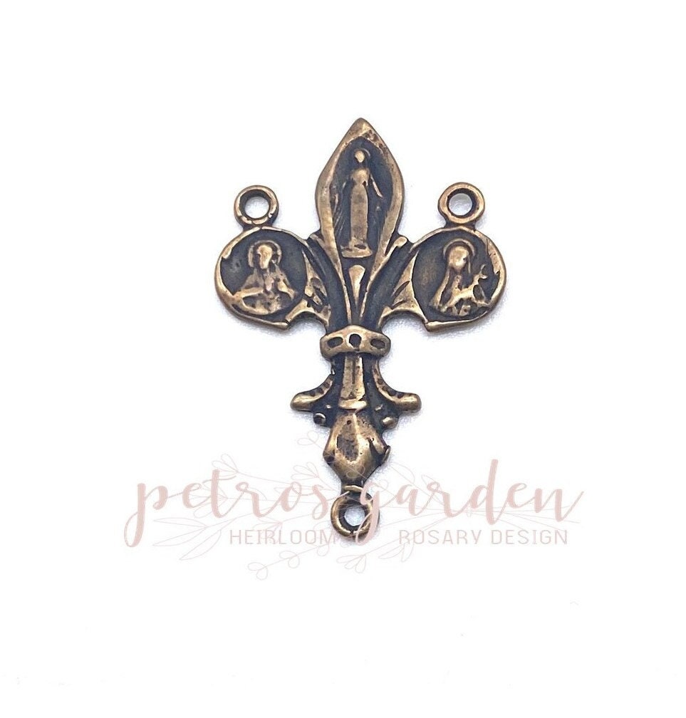 Connector, Fleur-de-lis 18mm Connector, Fleur-de-lis 18mm