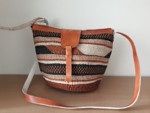 VENTE africain Crossbody Sisal sac tissé Cross tissé à la main corps sac africain sac sac à main Eco Unique cadeau Saint Valentin pour elle B VENTE africain Crossbody Sisal sac tissé Cross tissé à la main corps sac africain sac sac à main Eco Unique cadeau Saint Valentin pour elle B