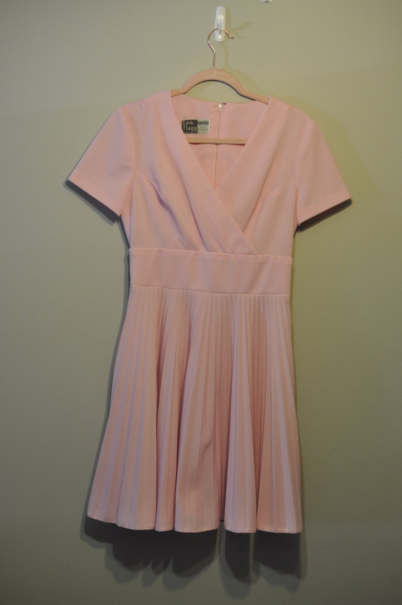 Edith Flagg 1970s vintage polyester pink dress