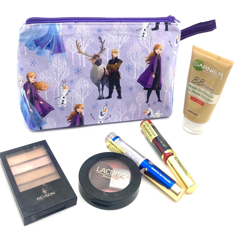 Perfect for back to school and Valentines for the little girls Frozen themed zipper pouches and accessories and even big girls