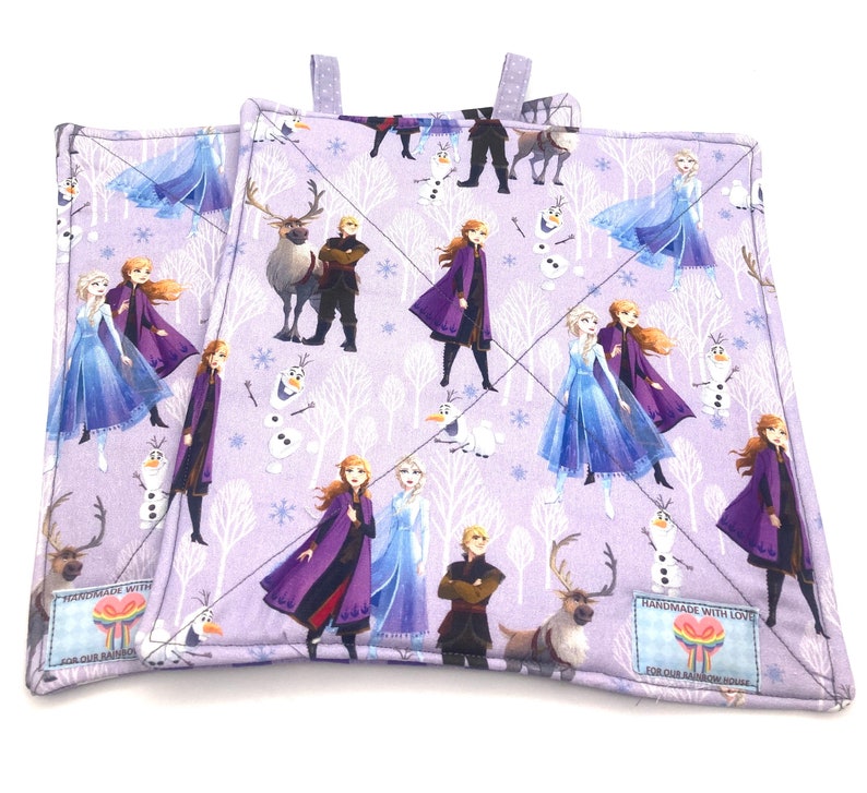 Perfect for back to school and Valentines for the little girls Frozen themed zipper pouches and accessories and even big girls