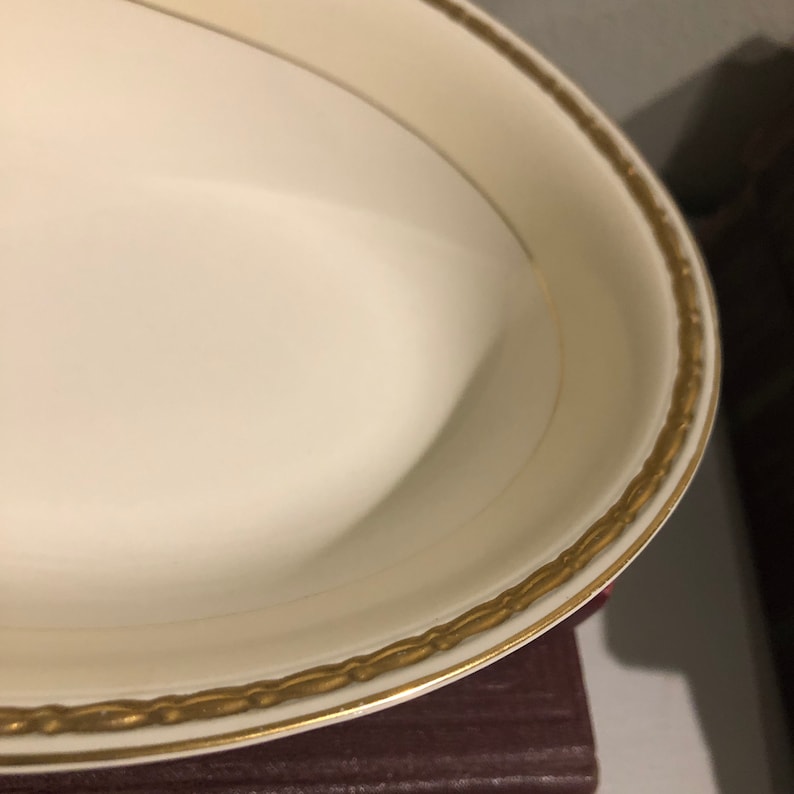 Vintage Homer Laughlin Viceroy Oval Vegetable Bowl Eggshell Georgian Ivory Rim Gold Verge 1942