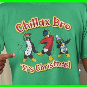 Chillax Bro Es ist Weihnachten Shirt Tanzen Pinguin Tshirt T-Shirt Bekleidung Kleidung Bella Canva 3001 Trendy Casual Komfortable Soft Ringspun