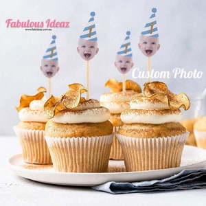 Topper cupcake personalizzati con foto di volti per decorazioni per feste di compleanno con cappelli, messaggio personalizzato, bomboniera, regalo, decorazione per torta