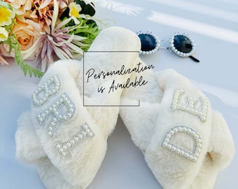 Pantoufles duveteuses MARIÉE, cadeau de demoiselle d'honneur, cadeau de shower de bébé, future femme, cadeaux de mariage, perles faites main cadeau poule