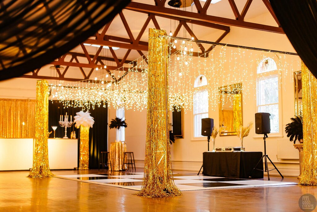 5 Tende Con Frange Oro Per Sfondo Feste – Lamina Metallica 1x2,5 M – Decorazioni Compleanno Matrimonio Natale