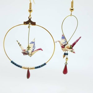 Asymmetrical origami earrings, creole and dangling, enameled drops, Japanese paper, washi cranes, beige, red, gold
