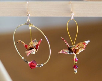 Boucles d'oreilles en GOLD FILLED asymétriques dépareillées, origami grues rouge moutarde et or, crochets