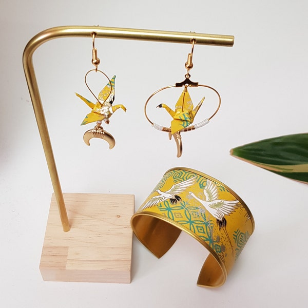 Parure origami, boucles d'oreilles et bracelet, grues asymétriques, manchette jonc, jaune doré, papier japonais, washi artisanal, lunes