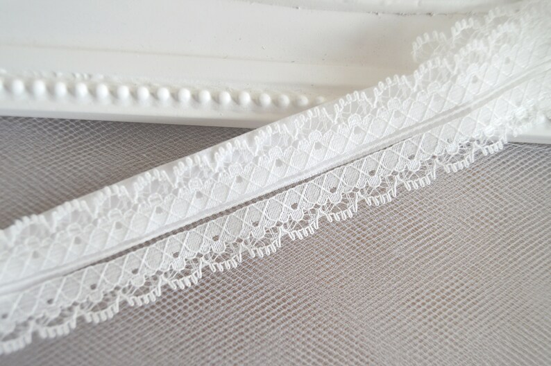 White Scalloped Edge Lace Trim Bridal Garter Wedding Garter /'Abi/'