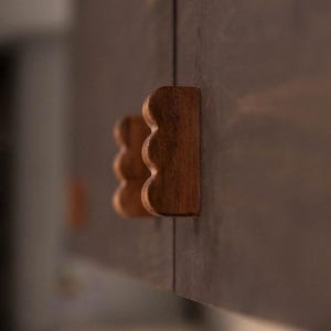 Wavy beech wood furniture knob image 2