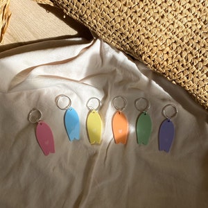 Keychain pastel surfboard heart design