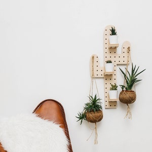 Pegboard panneau perforé en bois en forme de cactus image 1