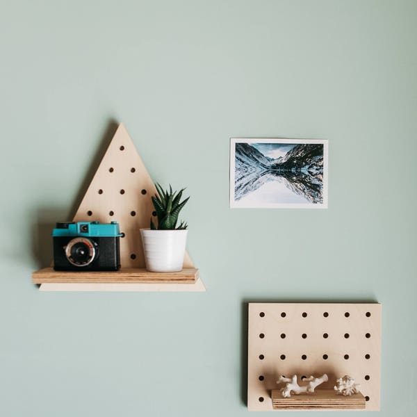 Medium triangle pegboard