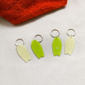 Keychain shell and surfboard neon green / lemon frosted image 1