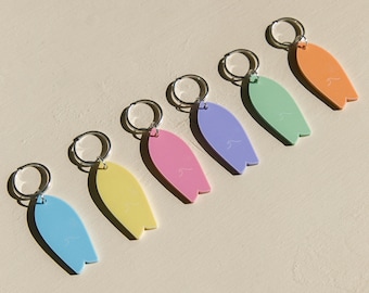 Keychain surfboard pastel wave pattern