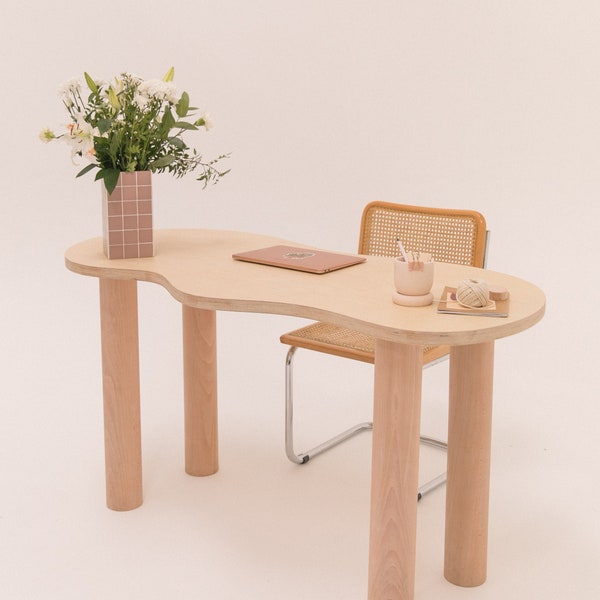 Bureau ou table à manger en bois forme organique