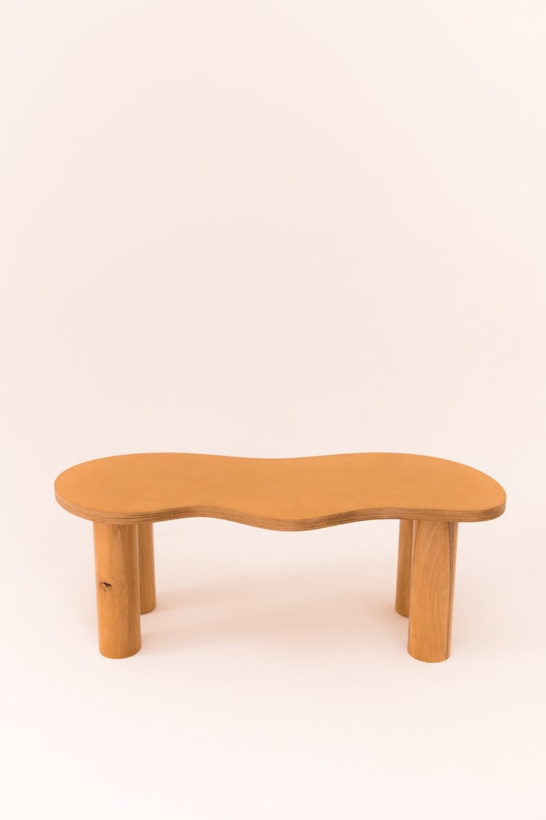 Table basse en bois forme organique et jolies courbes finition huile teintée Miel image 1