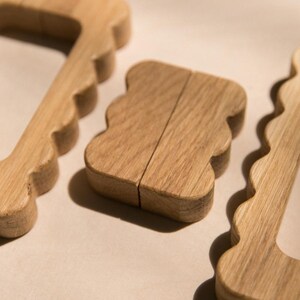 Wavy oak furniture knob image 7