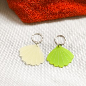 Keychain shell and surfboard neon green / lemon frosted image 3