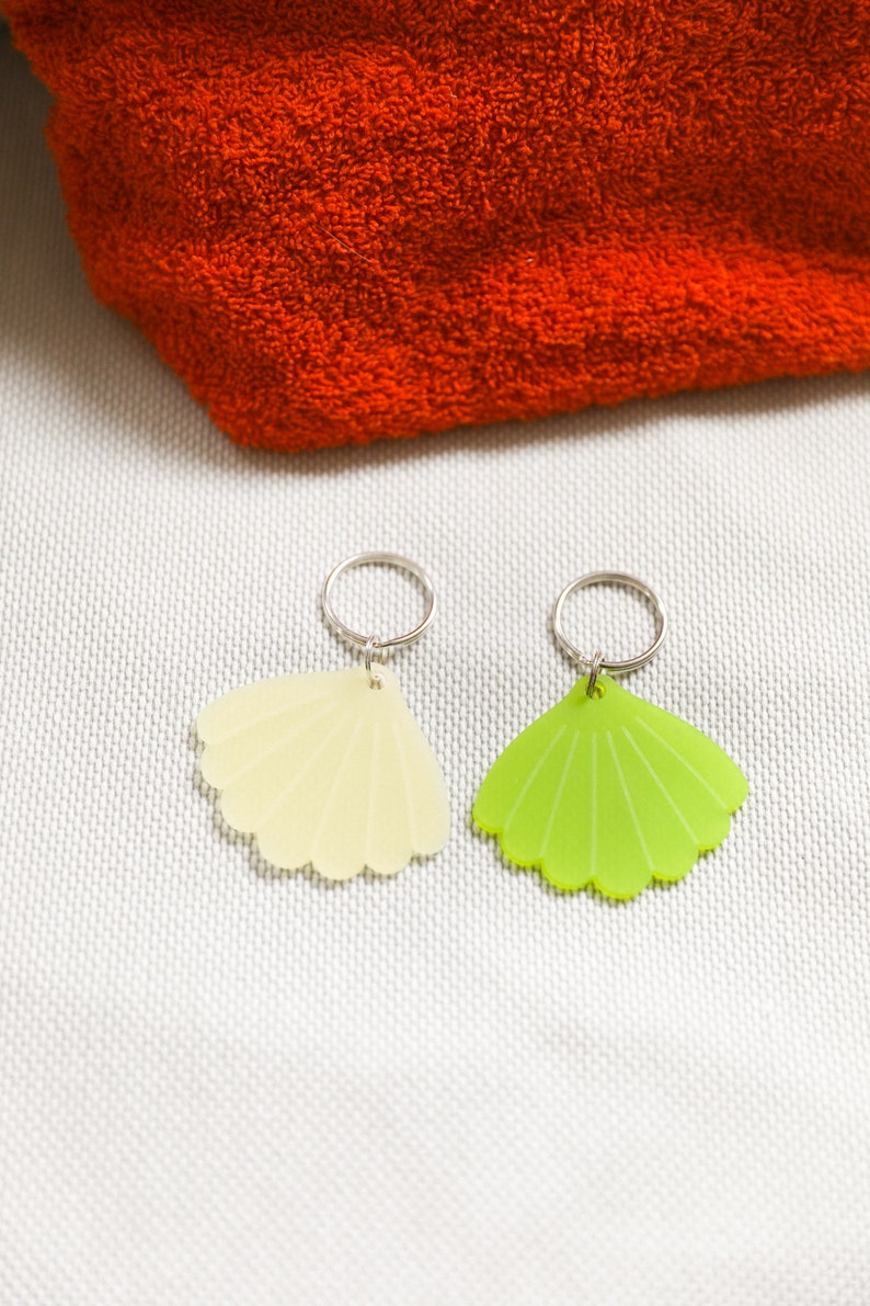 Keychain shell and surfboard neon green / lemon frosted image 3