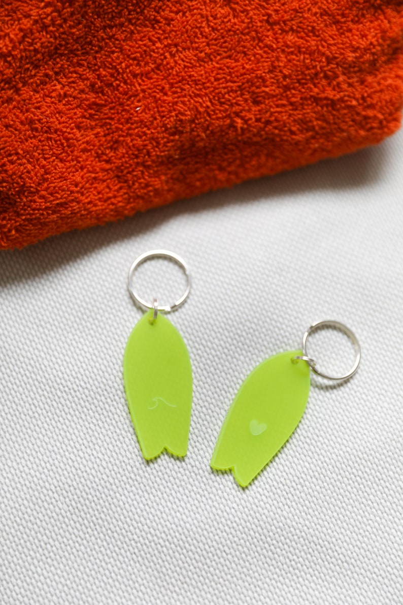 Keychain shell and surfboard neon green / lemon frosted image 2