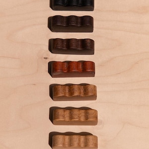 Wavy oak furniture knob image 3