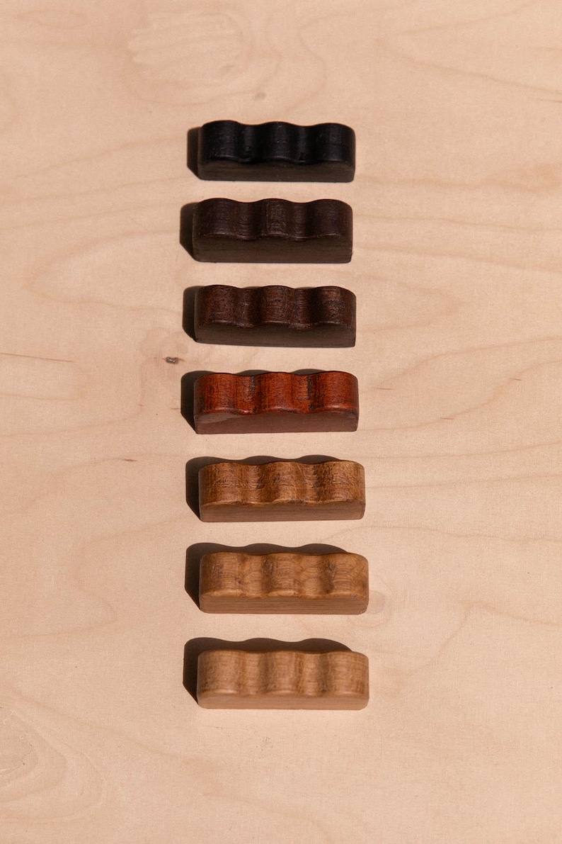 Wavy oak furniture knob image 3