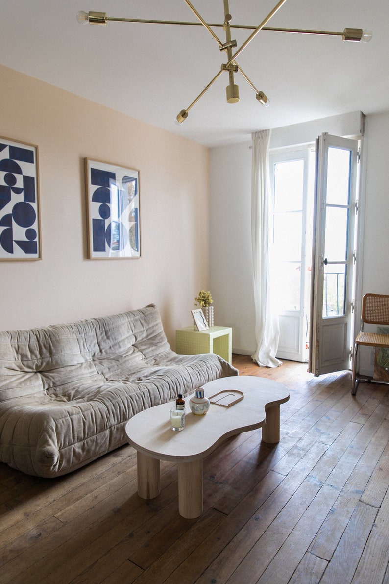 Wooden coffee table with organic shape and pretty curves HARICOT image 1