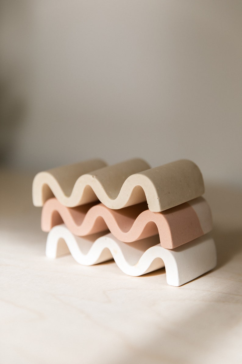 Wave-shaped soap holder in Jesmonite zdjęcie 1