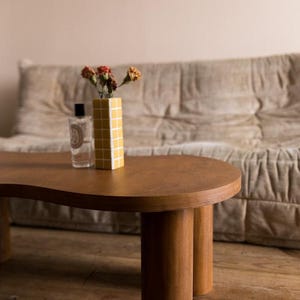 Wooden coffee table with organic shape and pretty curves HARICOT image 7
