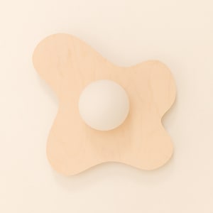 Organic wooden wall light with glass globe PENSÉE S