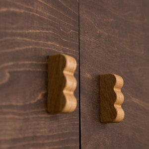 Bouton de meuble ondulé en chêne
