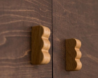Wavy oak furniture knob