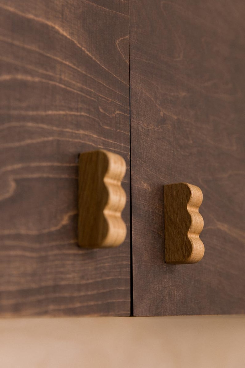 Wavy oak furniture knob image 1