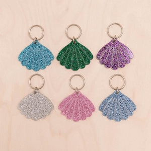 Muschel-Schlüsselanhänger mit Pailletten